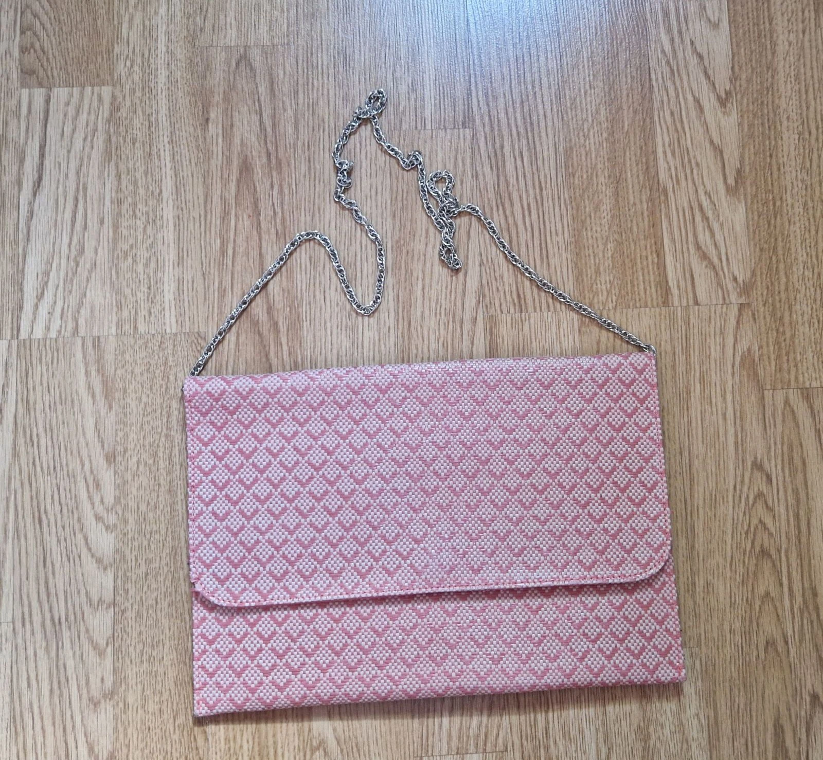 Bolso bandolera Lefties tejido rafia rosa/coral con cadena plateada – photo 3